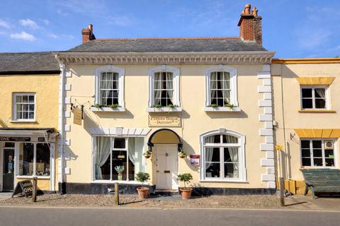 8 bed property, in West Street, £685,000