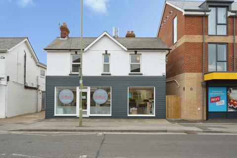2 bed property, in Elm Grove, £275,000