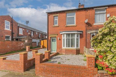 2 bed property, in Churchill Street, £235,000