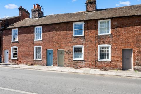 2 bed property, in Canterbury CT1, £250,000