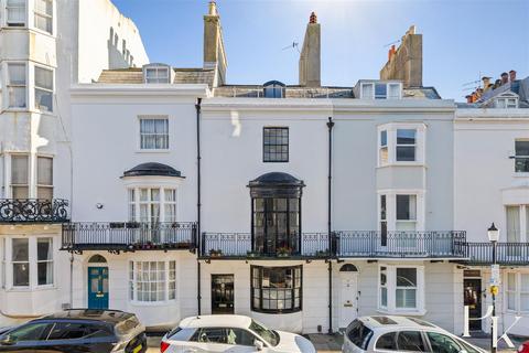 6 bed property, in Burlington Street, £1,000,000