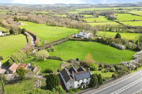 5 bed property, in Pensford Hill, £780,000