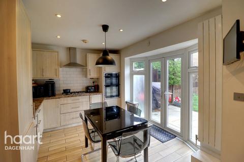 3 bed property, in Rainham Road South, £500,000