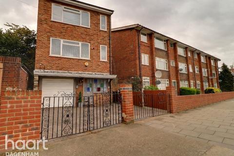 3 bed property, in Rainham Road South, £500,000