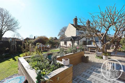 3 bed property, in The Street, £270,000