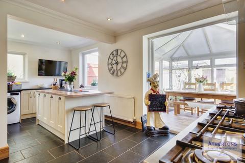 3 bed property, in Eastlake Avenue, £400,000