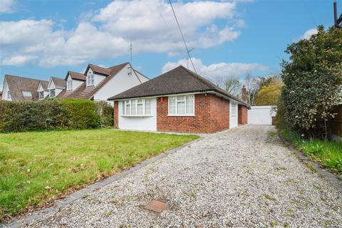 3 bed property, in Hook End Lane, £750,000