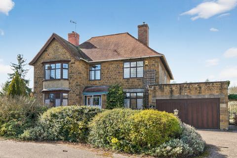 5 bed property, in Cherry Fields, £800,000