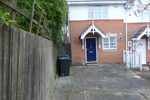 2 bed property, in Hamond Close, £415,000