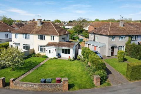 3 bed property, in Whitley Wood Road, £325,000