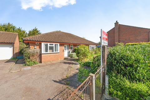 3 bed property, in Wedgwood Avenue, £575,000