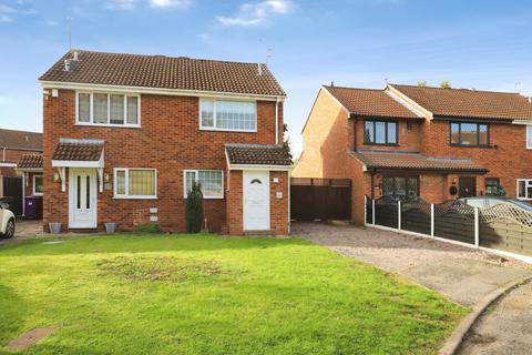 2 bed property, in Newcott Close, £190,000