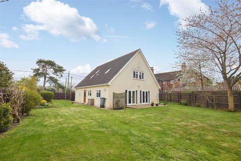 4 bed property, in Harleston Road, £450,000