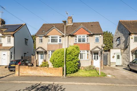2 bed property, in Denham Way, £475,000