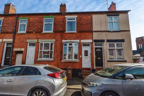 2 bed property, in Cecil Street, £110,000