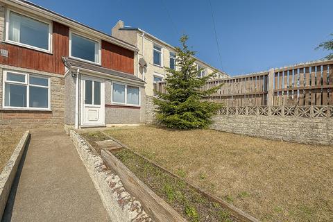 3 bed property, in High Street, £85,000