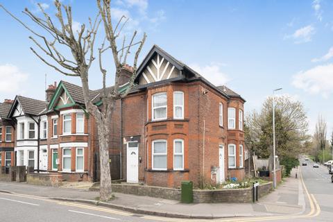 4 bed property, in Park Street, £425,000