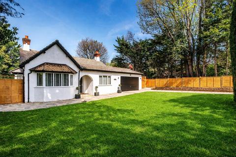 2 bed property, in Lower Road, £800,000