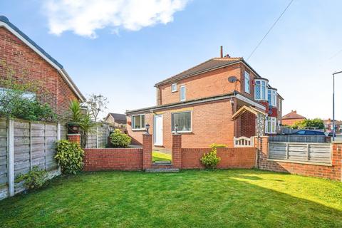 3 bed property, in Borrowdale Road, £270,000