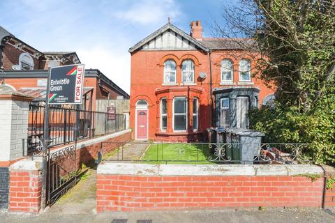 1 bed property, in Talbot Road, £80,000