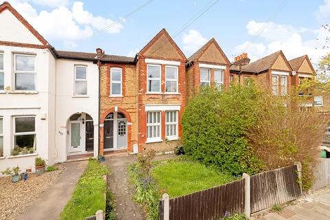 1 bed property, in Birkbeck Road, £325,000