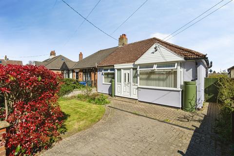 2 bed property, in Gorleston Road, £250,000