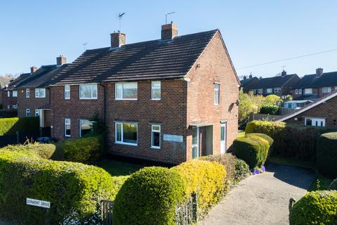 2 bed property, in Derwent Drive, £140,000