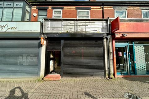 2 bed property, in Rochdale Road, £150,000