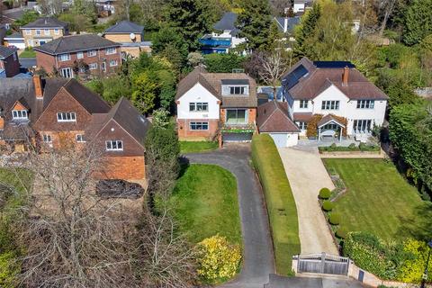 4 bed property, in Avenue Road, £1,250,000