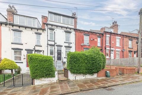 3 bed property, in Martin Terrace, £200,000