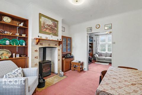 3 bed property, in Station Road, £450,000