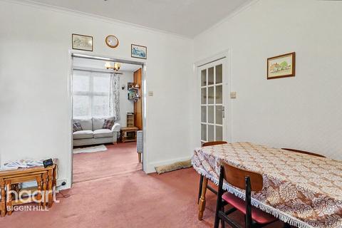 3 bed property, in Station Road, £450,000