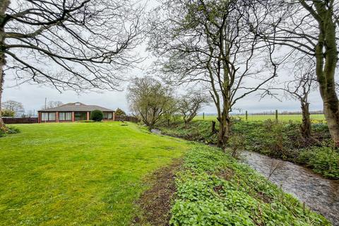 5 bed property, in Brookside, £625,000