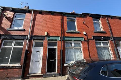2 bed property, in Baden Street, £35,000