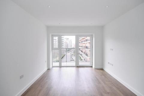 2 bed property, in Fairbank House, £579,000