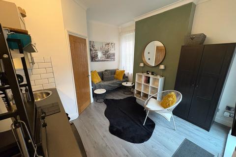 1 bed property, in Spencer Avenue, £90,000