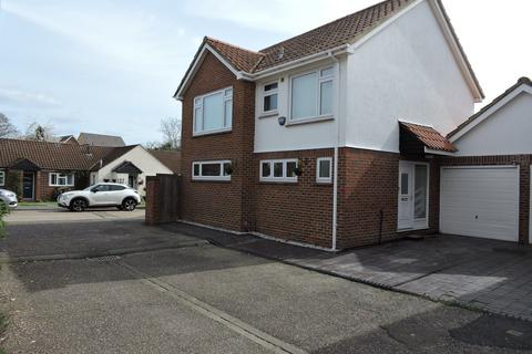 4 bed property, in Thrifts Mead, £825,000