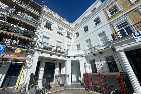2 bed property, in Sussex Square, £600,000