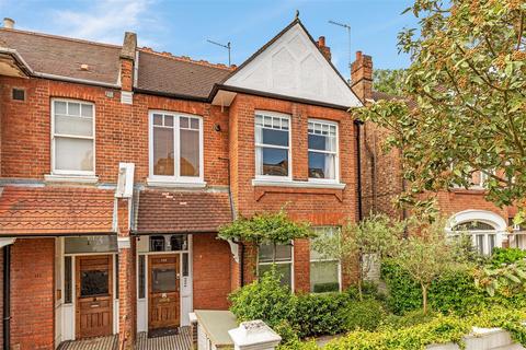 1 bed property, in Clarendon Drive, £450,000