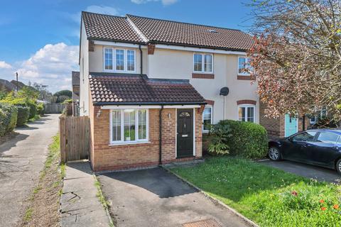 3 bed property, in Elbourn Way, £400,000