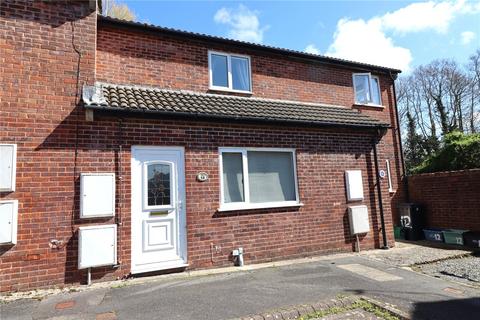 2 bed property, in Peards Down Close, £190,000