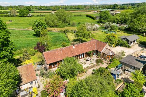 3 bed property, in Lower Seagry, £825,000