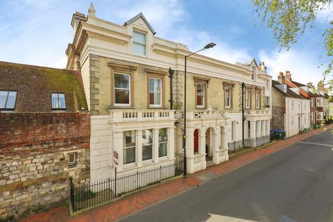 2 bed property, in Southover High Street, £320,000