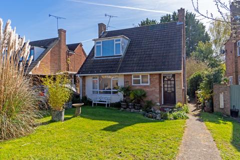 3 bed property, in Garnetts, £375,000