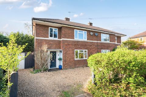 3 bed property, in Nightingale Crescent, £670,000
