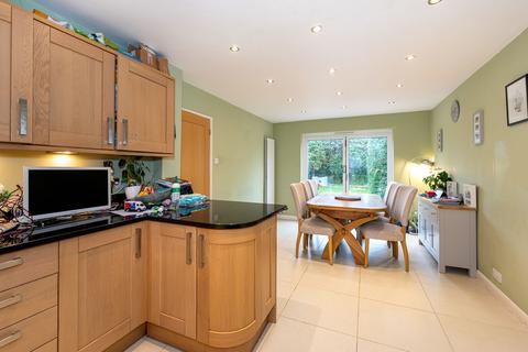 4 bed property, in Albury Avenue, £1,050,000