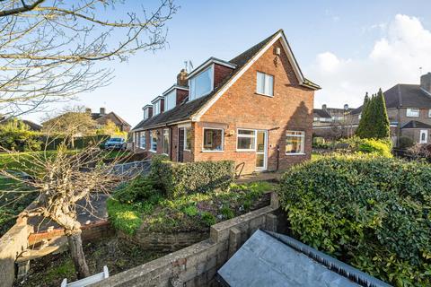 3 bed property, in Hawkhurst Road, £425,000
