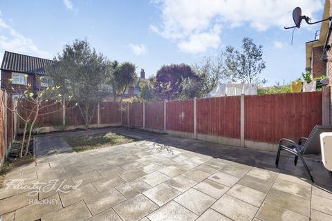 3 bed property, in Forest Grove, £750,000