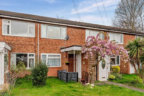 2 bed property, in Avalon Close, £120,000