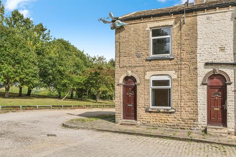 2 bed property, in Green Top Street, £70,000